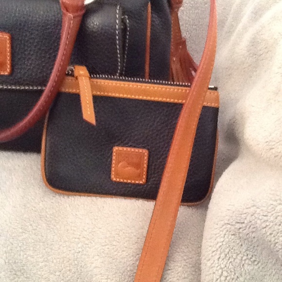 Final price authentic Dooney&Bourke Handbag - Picture 3 of 9